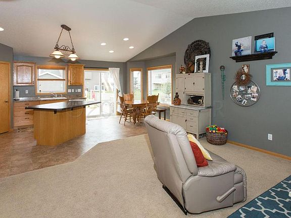 4th image of 691 Wyndemere Dr