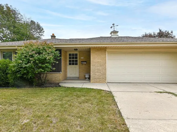 6126 Twin Oak DRIVE, Greendale, WI 53129