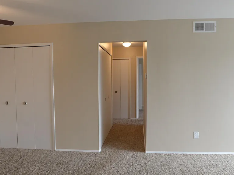 Embassy West Apartments — Photo 7