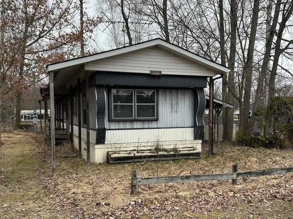 5452 Point Dr, Mecosta, MI 49332