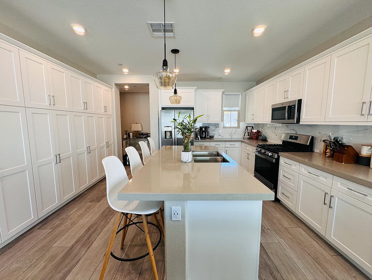 Lux Kitchen - 2016 Julie Dawn Pl
