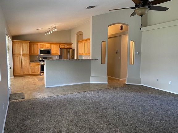 4th image of 203 E Saddlehorn Dr