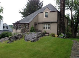 35 Grandview Dr, Mount Kisco, NY 10549
