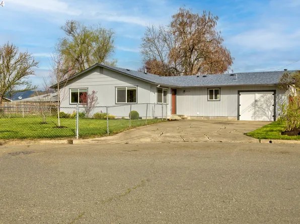 2018 Green Ave, Roseburg, OR 97471