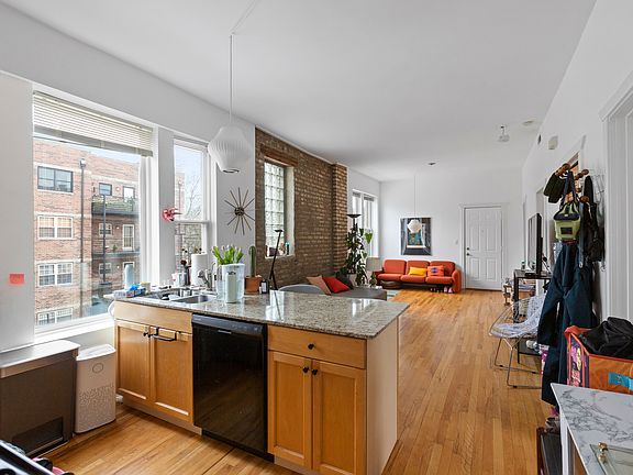 5th image of 1351 N Washtenaw Ave #2