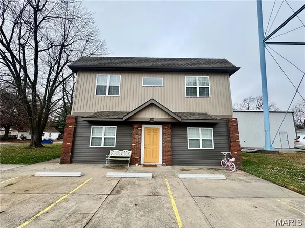310 N Vernon St #1, Marine, IL 62061