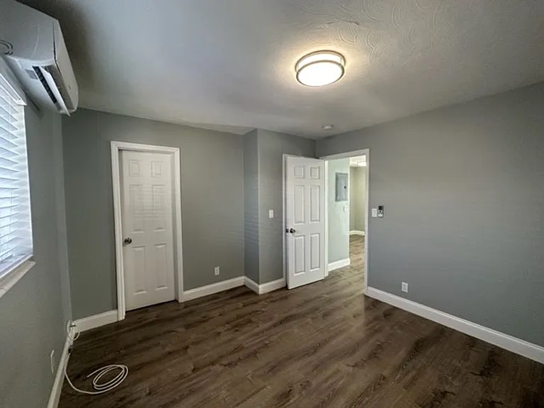 4246&4300 Seagrape Dr #4249-4301 — Photo 11