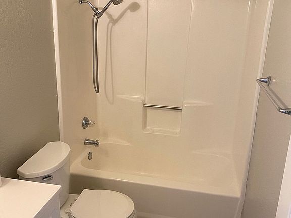 2nd image of 21375 Bear Valley Rd APT 1