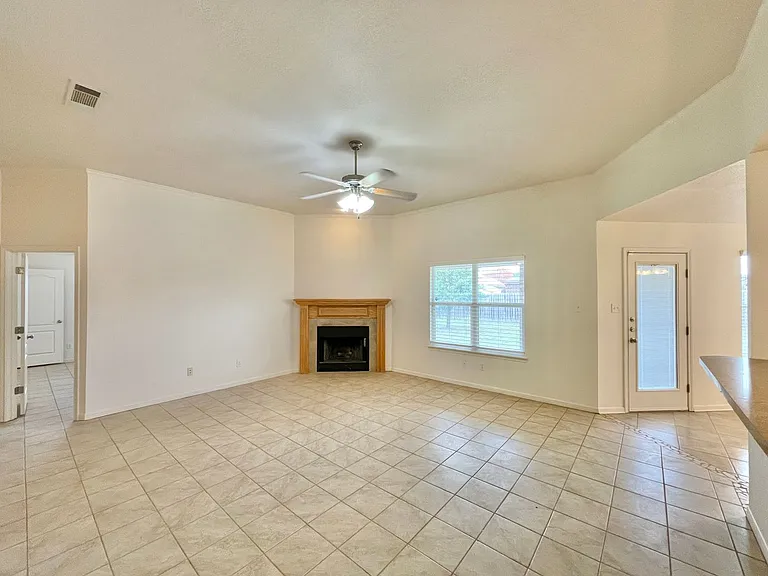 3709 Salt Fork Dr — Photo 3