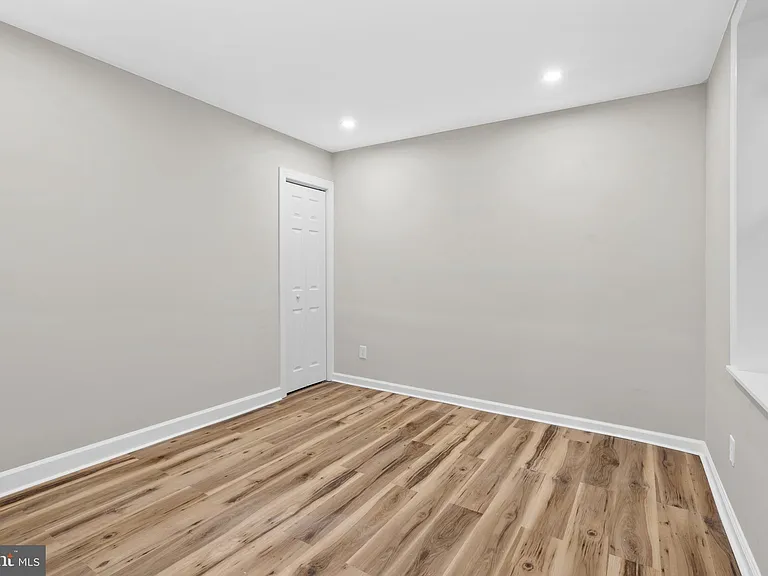 1908 N Croskey St — Photo 18