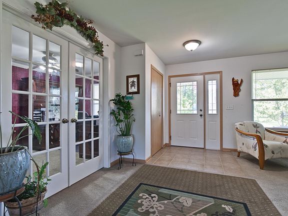 3rd image of 581 Pondview Dr