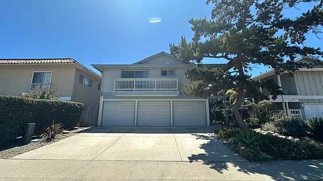 2727 Bayshore Ave — Photo 2