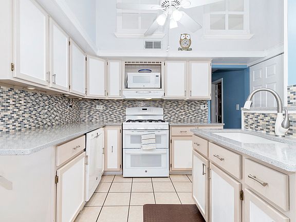 4th image of 263 Dalewood Ave