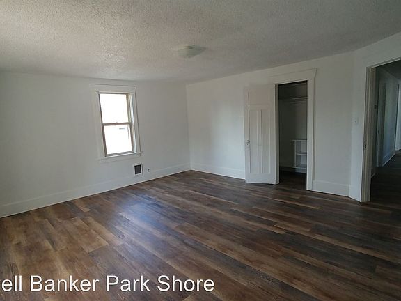 5th image of 1911 NE Pacific Ave Unit 201