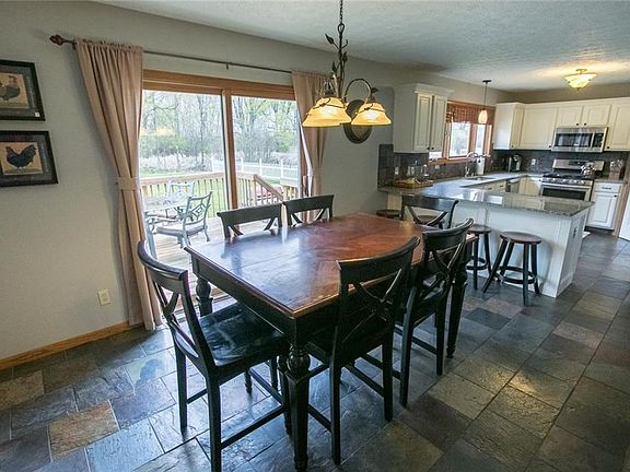 5th image of 915 Norwegian Wood Dr