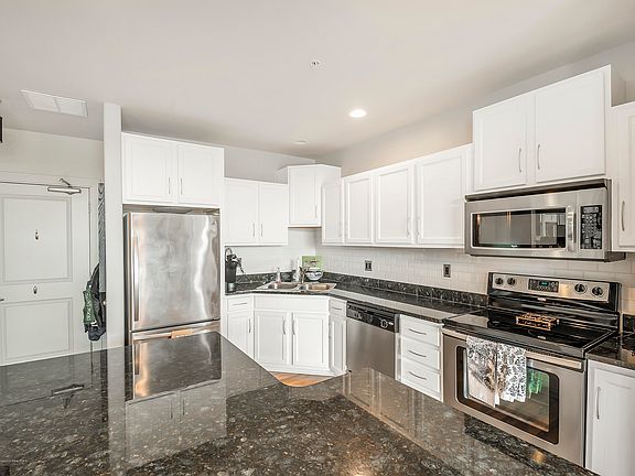 4th image of 600 Albert Ave APT 526