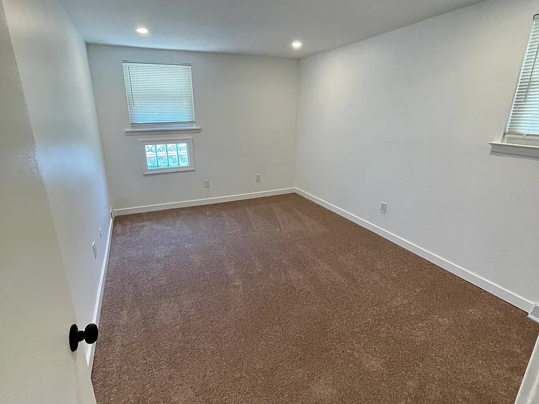 9405 Kirkwood Rd — Photo 10