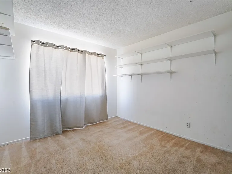 2102 E Russell Rd — Photo 19