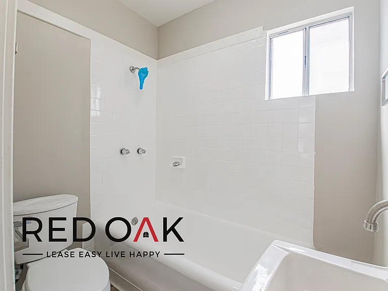 424 E 20th St #428 — Photo 14