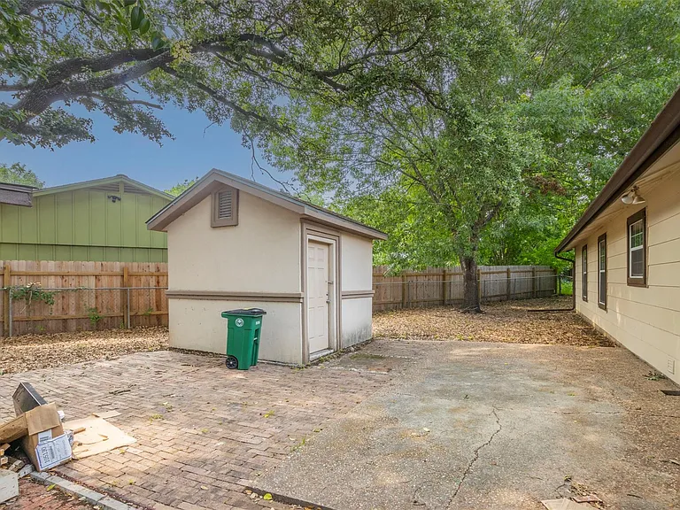2520 Bitter Creek Dr — Photo 23