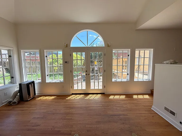 340 S Franklin St — Photo 14