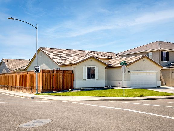 3rd image of 978 Golden Leaf Dr