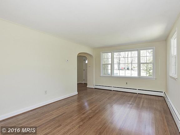 5th image of 2571 Thompson Dr