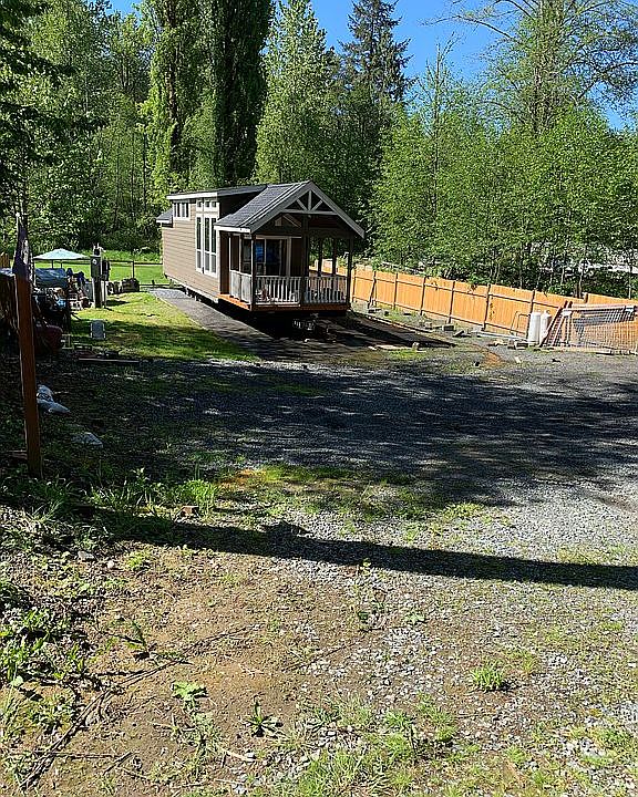 1st image of 102 Paradise Ln