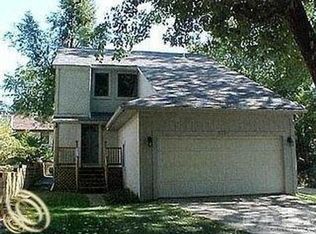 3991 Beach Ter, West Bloomfield, MI 48323