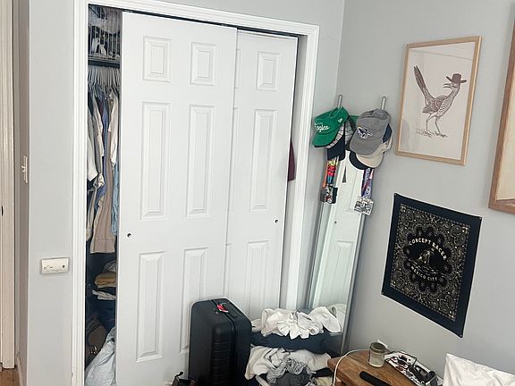 4th image of 208 Jefferson St #3R