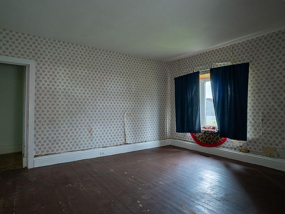 4th image of 1514 Main St