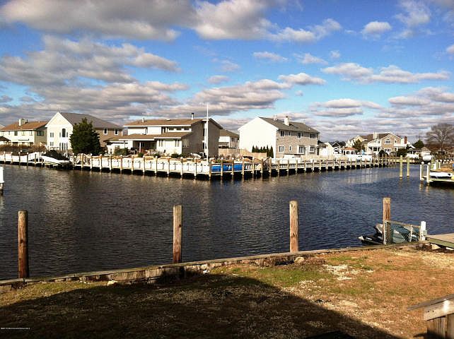 2nd image of 1760 Bay Isle Dr