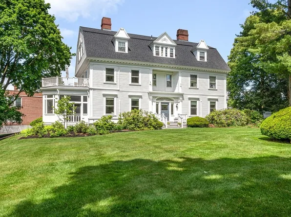 36 Central St APT 5, Andover, MA 01810