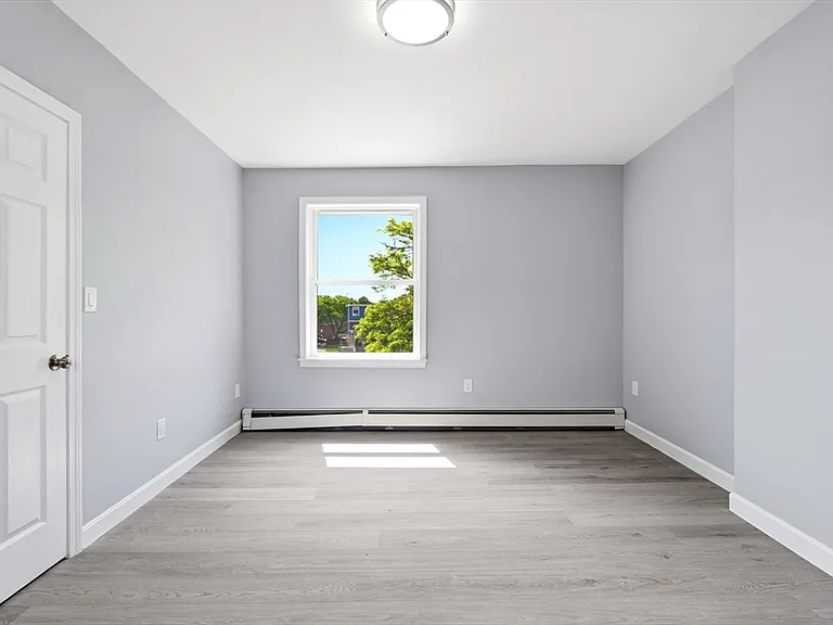 250-252 Main St #3R — Photo 14