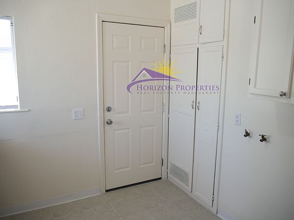 4th image of 381 Las Palmas Ave