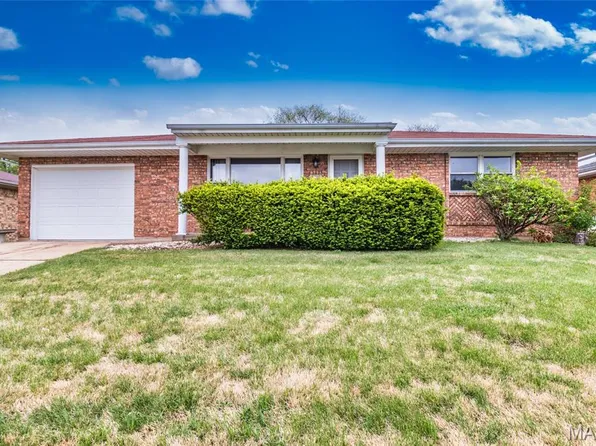 4315 Schmittwoods Ct, Saint Louis, MO 63123