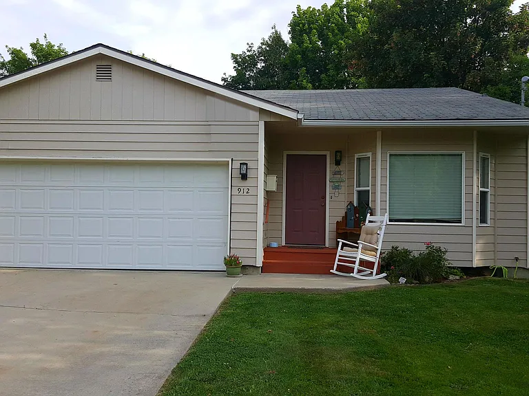 912 Alder St — Photo 1