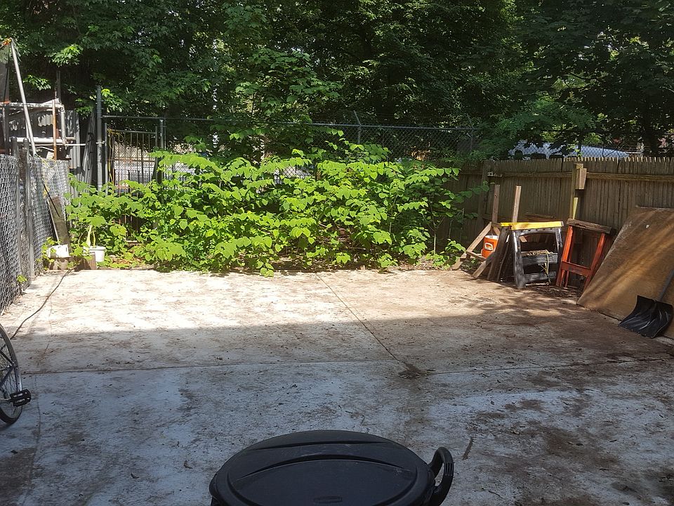 1st image of 823 Marcy Ave