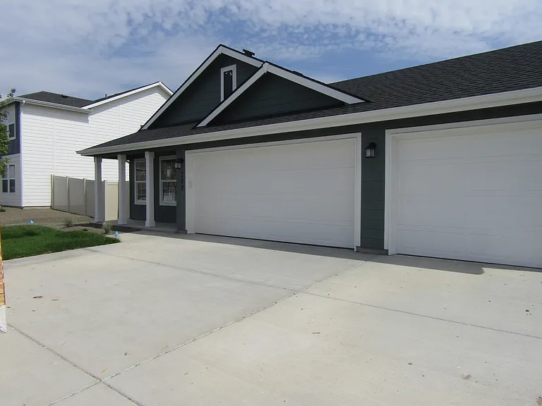 302 Persian Ave — Photo 12