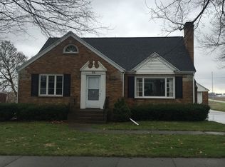 69 School St, Chadwick, IL 61014