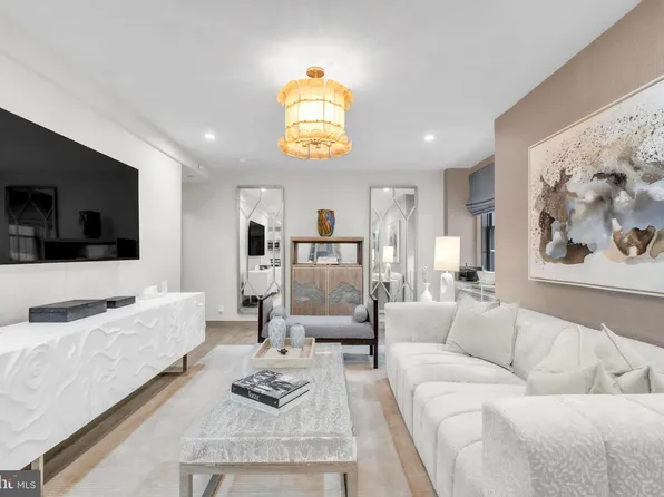 219 S 18th St #822, Philadelphia, PA 19103