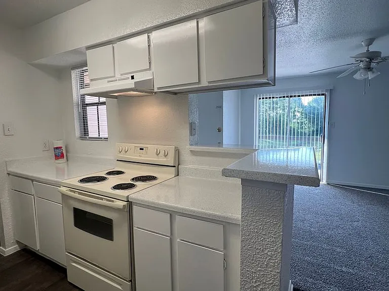 Cypresswood Crossing Apartments — Photo 23