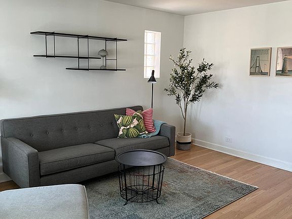 4th image of 5025 N Mulligan Ave