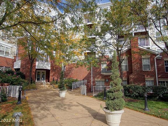 2nd image of 1625 International Dr Unit 301