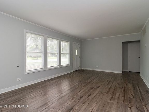 5th image of 353 Blackhawk Dr