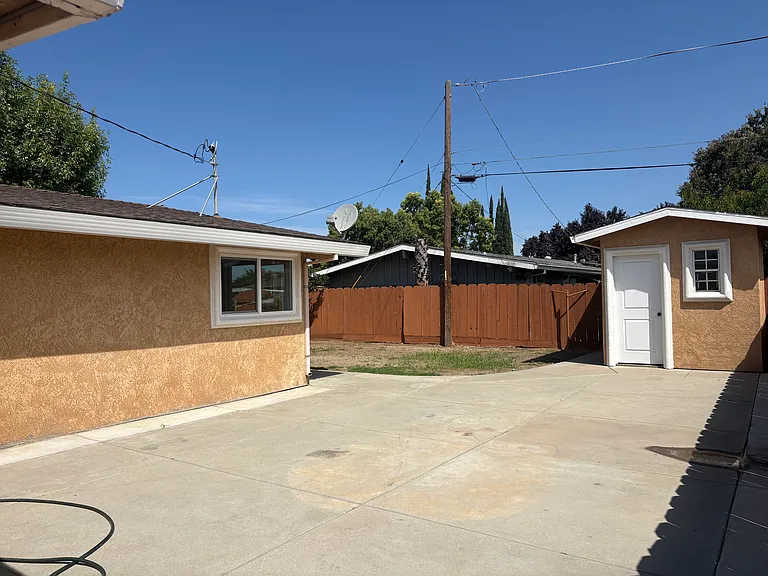 1610 Shirley St — Photo 10