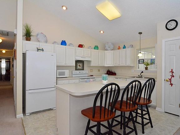5th image of 38591 Hemlock Dr