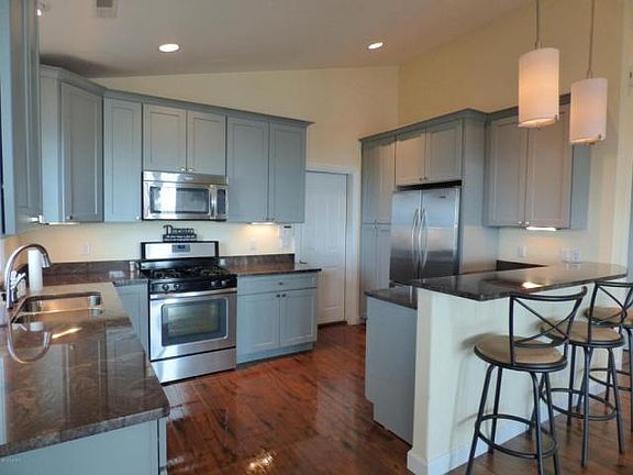 3rd image of 200 Vail Ct