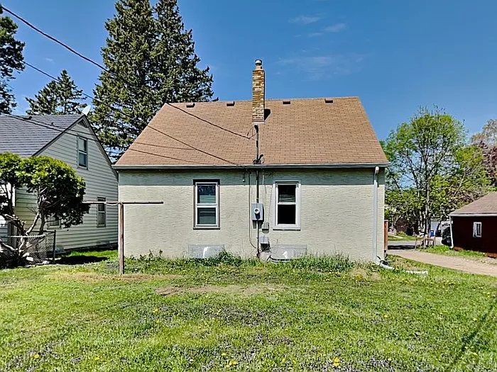 1946 Cottage Ave E — Photo 16