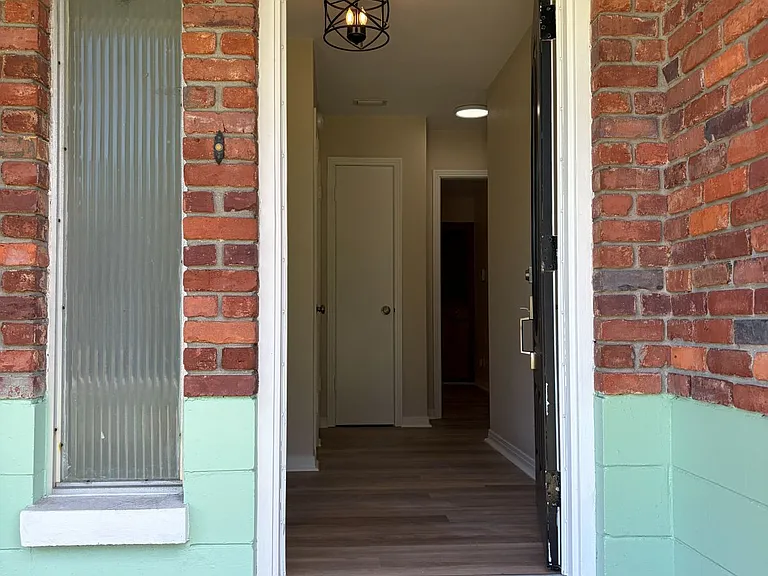 1109 W Plymouth St — Photo 10